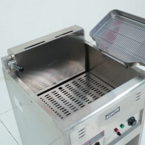 bep chien dien 50 lit tb l23 chan dung duoi avt3