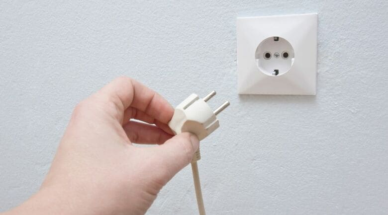 Kiểm tra lại nguồn cắm điện