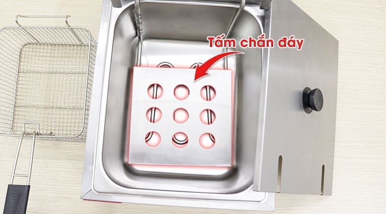 Tấm chắn giúp thực phẩm không chạm trực tiếp vào thanh nhiệt