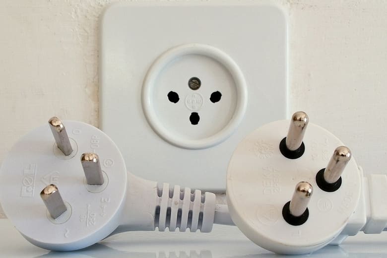 Kiểm tra ổ cắm điện