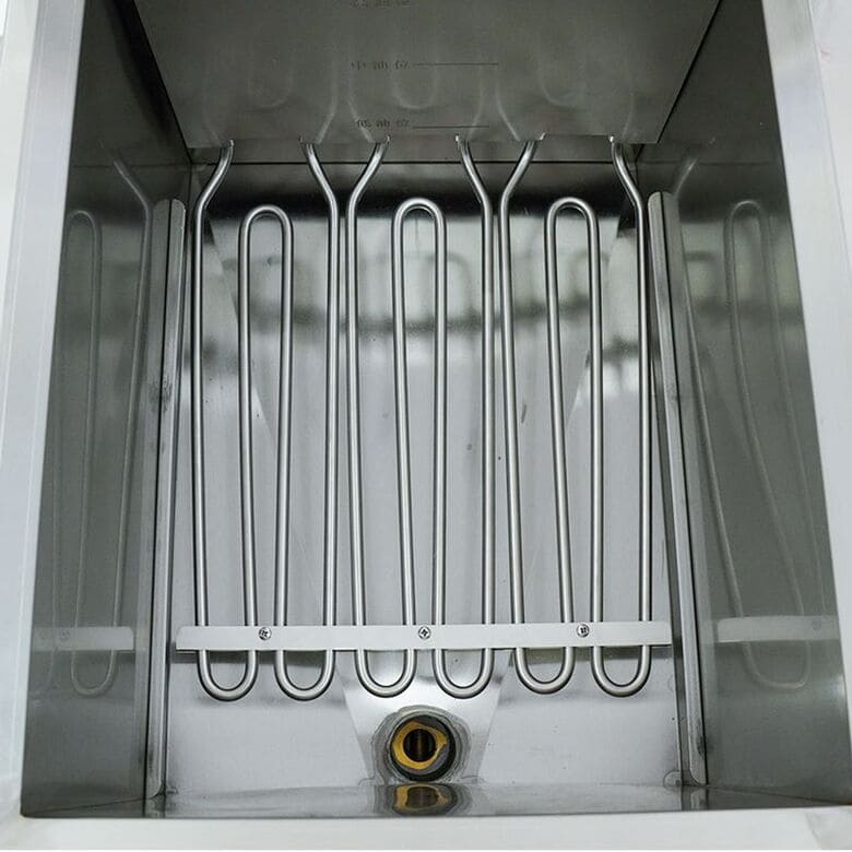 Dùng khăn ẩm lau nhẹ thanh nhiệt