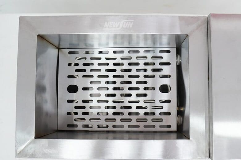 Kiểm tra kĩ khoang dầu